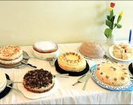 Die Damen des Dorfes lieferten die feinen Torten